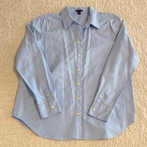 Ann Taylor Woman’s Sky Blue Button Down Shirt, EUC, Sz M